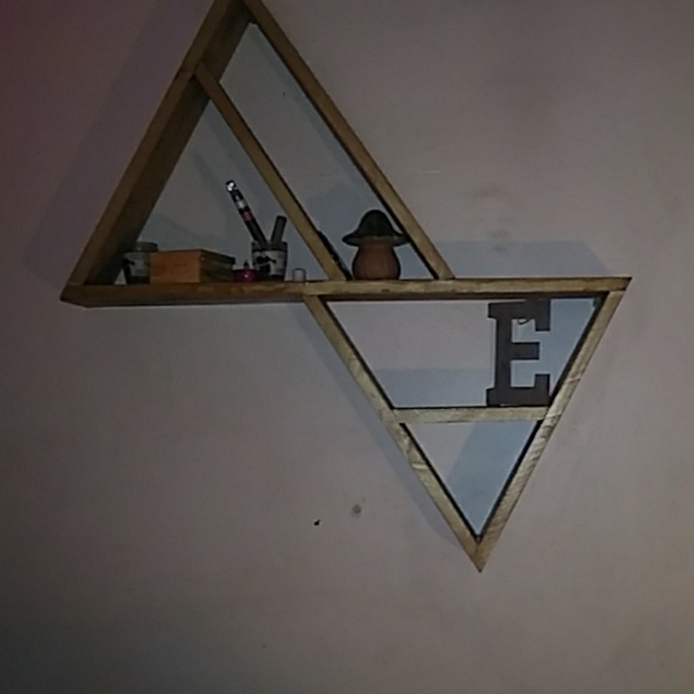 Triangle shelves PLEASE CONTACT BEFORE PURCHASE